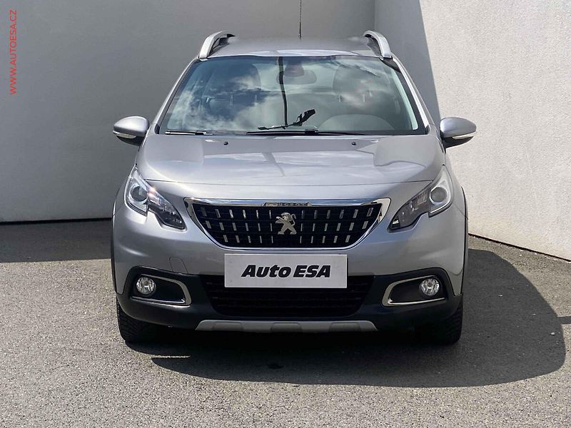 Peugeot 2008 (2016) 1.2 PT, AT, navi - fotka 2 z 16