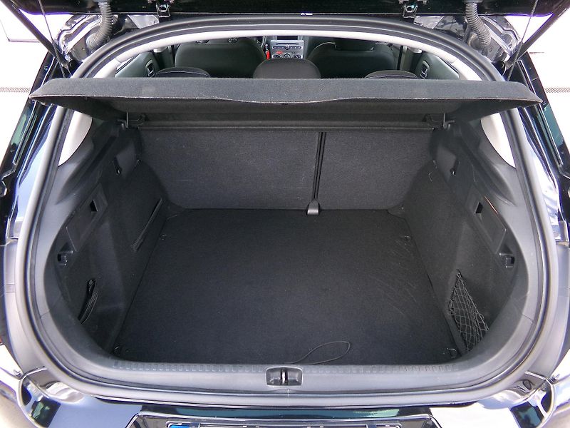 Citroën C4 FEEL EDITION 1.6 BlueHDi 73kW - fotka 5 z 14