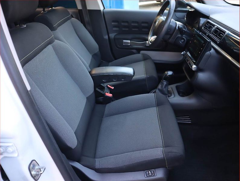 Citroën C3 (2018) 1.2 VTi, Tempomat - fotka 9 z 20
