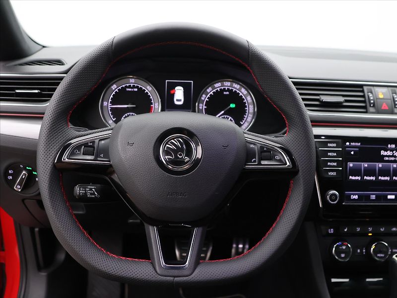 Škoda Superb 2,0 TDI 140kW DSG Sportline - fotka 18 z 37