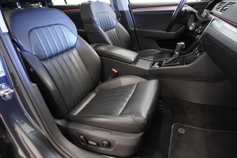 Škoda Superb 1,5 TSI SPORT LINE DSG - fotka 33 z 40