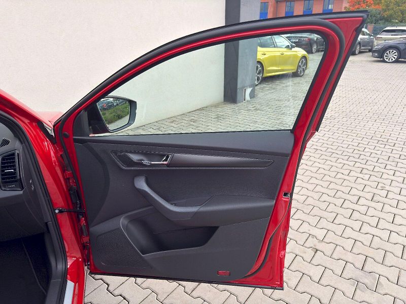 Škoda Karoq (2025) SPORTLINE TSI 1.5/110KW 7AP - fotka 40 z 42