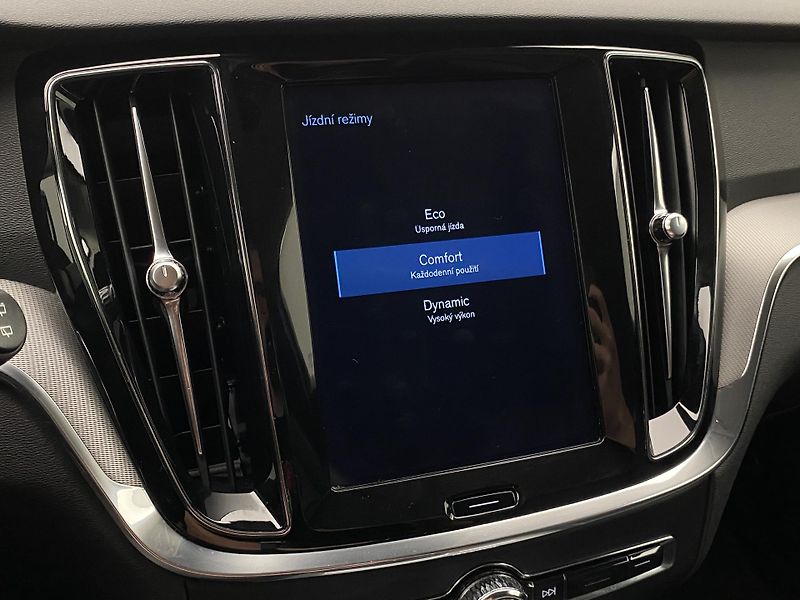 Volvo V60 D4 INSCRIPTION AUT REZERVACE - fotka 47 z 47