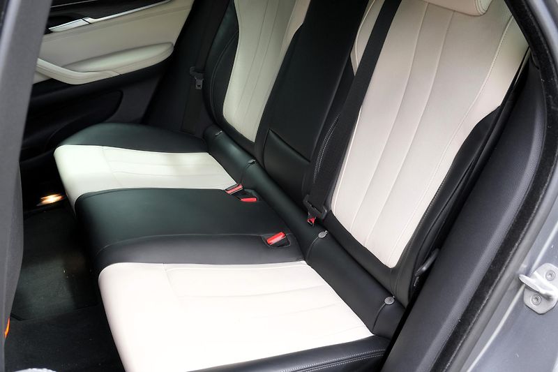 BMW X6 M50d, ČR, Tažné, Ventilace,H/K - fotka 35 z 42