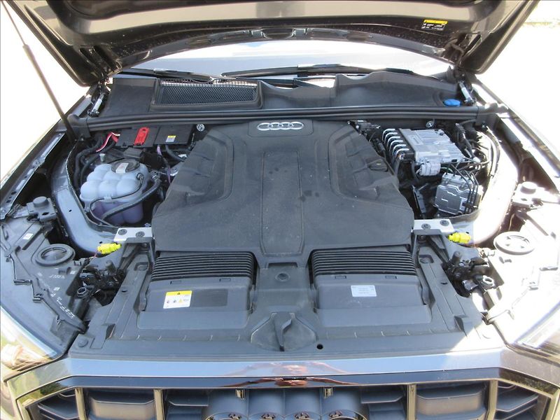 Audi Q7 3,0 TDi 210Kw, S-Line, 1.maj. - fotka 33 z 35