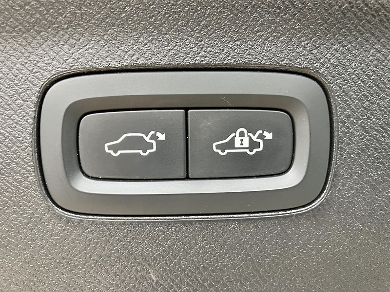 Volvo XC90 B5 AWD INSCRIPTION AT8, ČR - fotka 12 z 49
