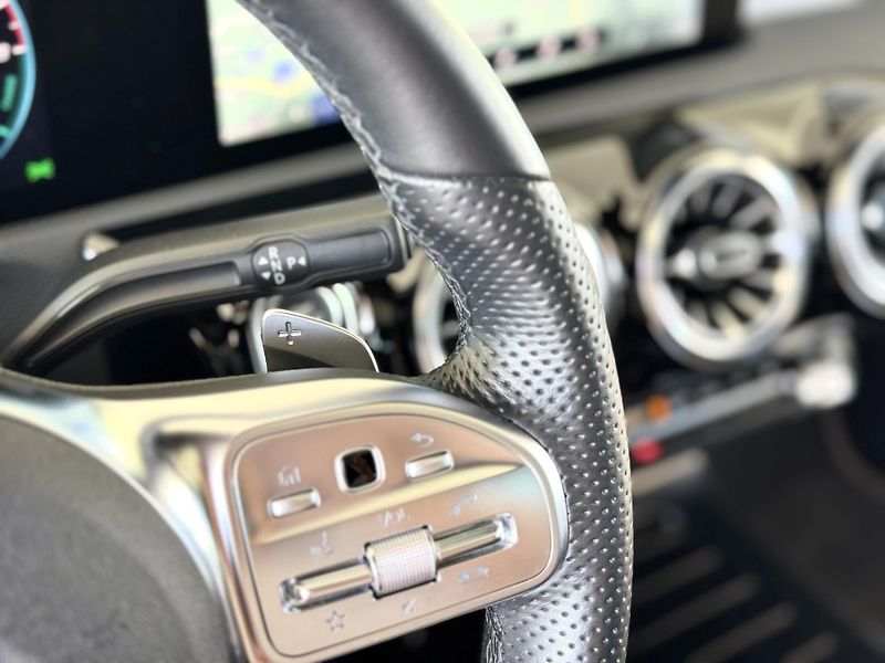 Mercedes-Benz CLA 250e AMG*160kW*Webasto*Panoram - fotka 28 z 40