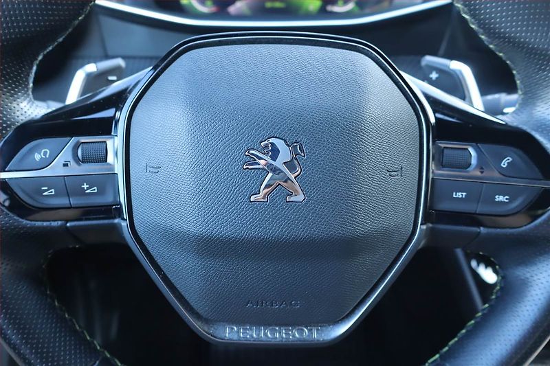 Peugeot 2008 (2021) 1.5 BlueHDi, Automat - fotka 23 z 26