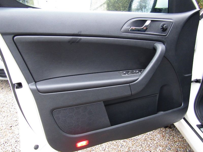 Škoda Yeti (2014) 1.6 TDI 77kW DSG BEZ KOROZE - fotka 18 z 39