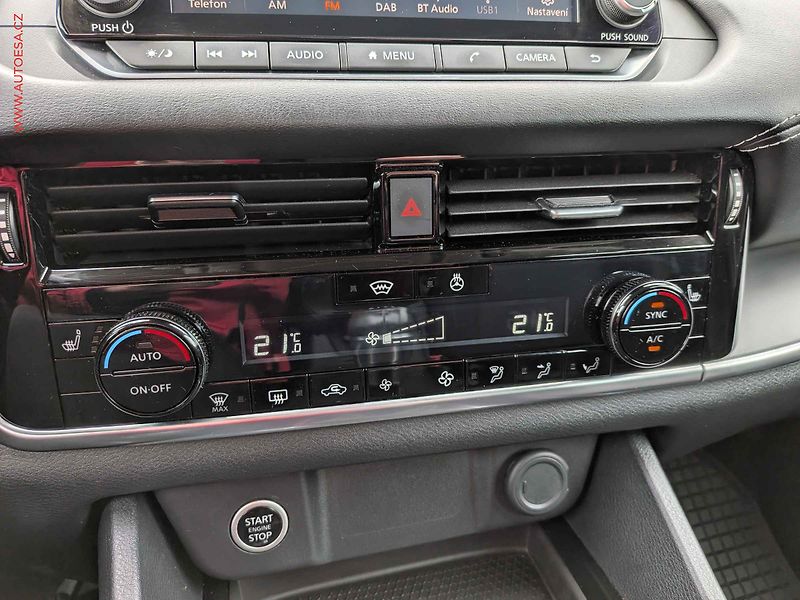 Nissan Qashqai (2023) 1.3DIG-T, 1.maj,ČR, AC, temp - fotka 15 z 17