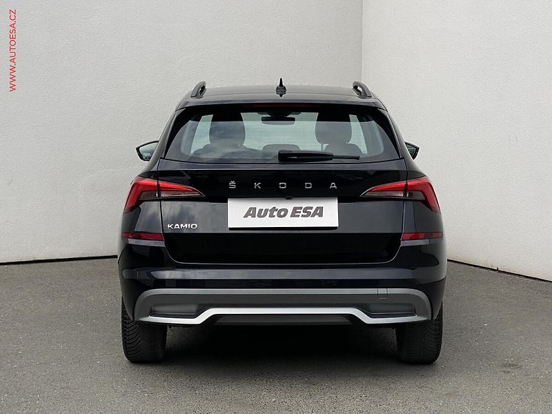 Škoda Kamiq (2023) 1.0 TSi, Ambition, DSG - fotka 5 z 18