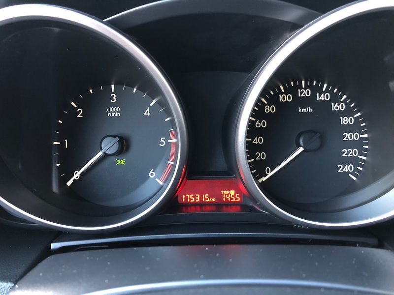 Mazda 5 (2011) 1.6 MZR-CD, 7míst - fotka 20 z 31