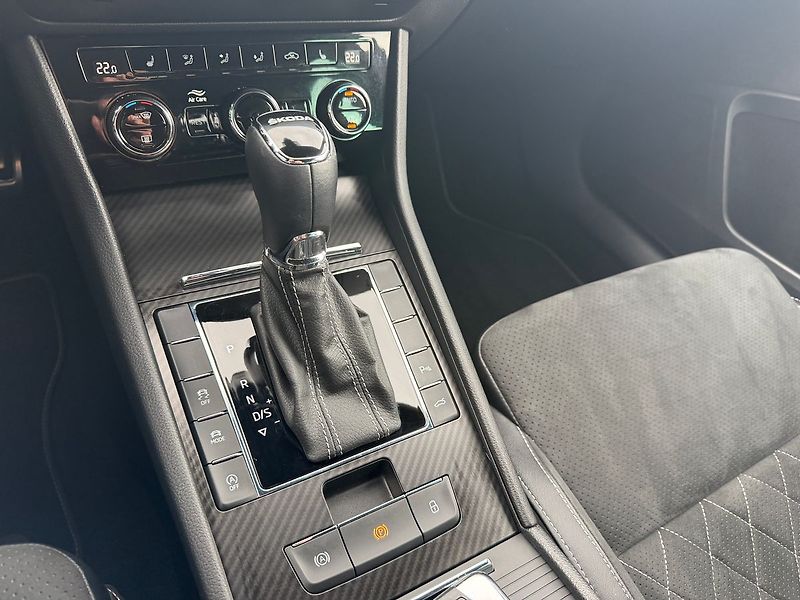 Škoda Superb Sportline 2,0TSI 140kW DSG - fotka 8 z 17