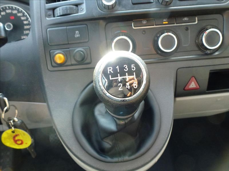 Volkswagen Transporter 2,0 TDI Long - fotka 35 z 48