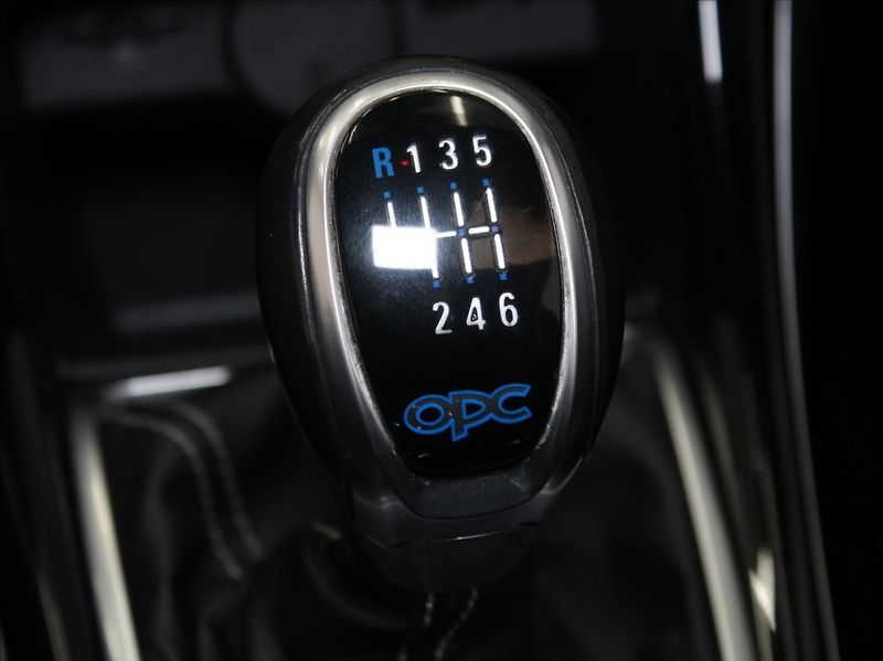 Opel Astra 2,0 Turbo 280koní OPC Infinity - fotka 15 z 25