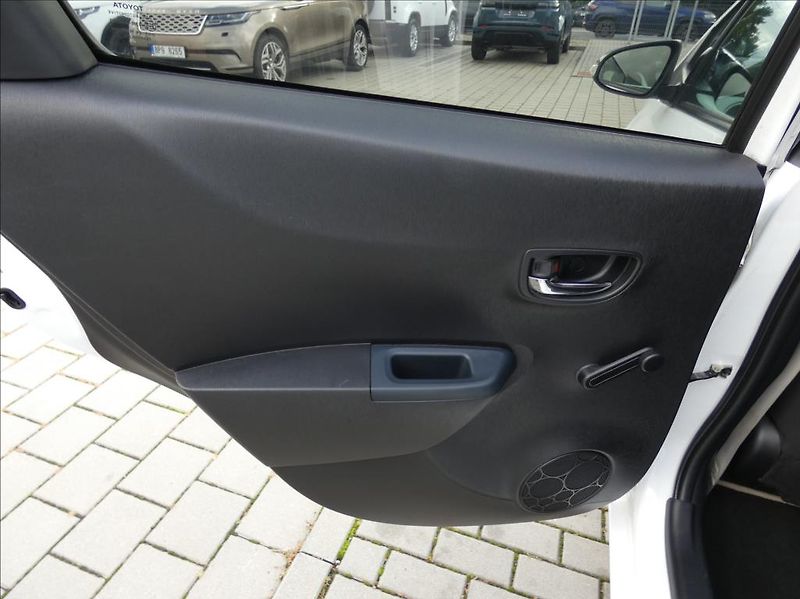 Toyota Yaris 1,3 1.33 VVT-i Trend,ČR,kamera - fotka 17 z 33