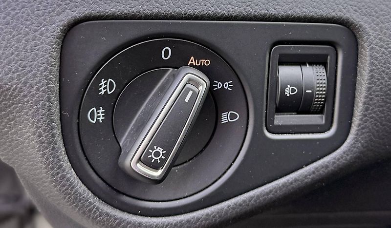 Volkswagen Golf (2015)  VII KOMBI 1.6 TDI DSG WEBASTO - fotka 14 z 28