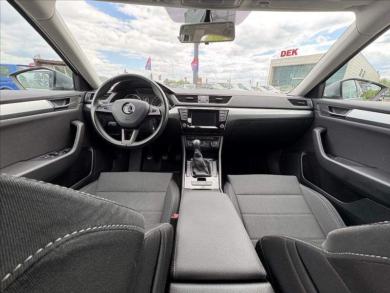 Škoda Superb 1,6 TDi 88kW Xenon,ACC,Výhřev - fotka 8 z 36