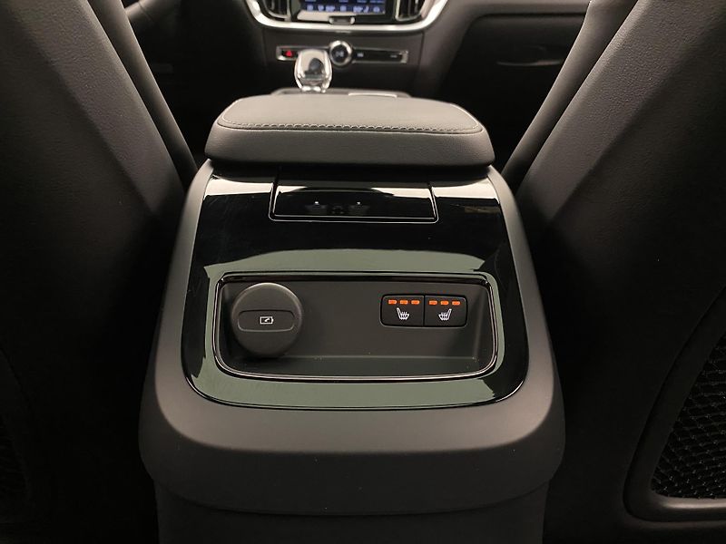 Volvo V60 T6 AWD RECHARGE REZERVACE - fotka 31 z 54