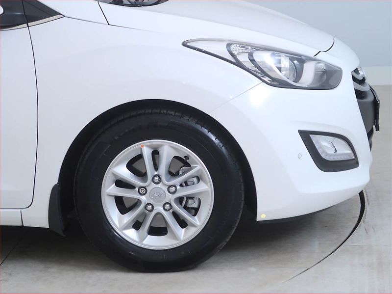 Hyundai i30 (2014) 1.6 CRDi, ČR,1.maj, Serv.kniha - fotka 13 z 16