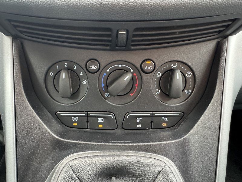 Ford C-MAX (2011) 1.6i Ti-VCT Klima Parkování - fotka 10 z 45