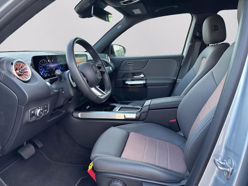 Mercedes-Benz EQB 300 4M 7míst Pano Distro Kam - fotka 6 z 15