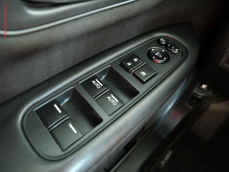 Honda HR-V (2017) 1.5 i-VTEC, ČR, Comfort - fotka 14 z 22