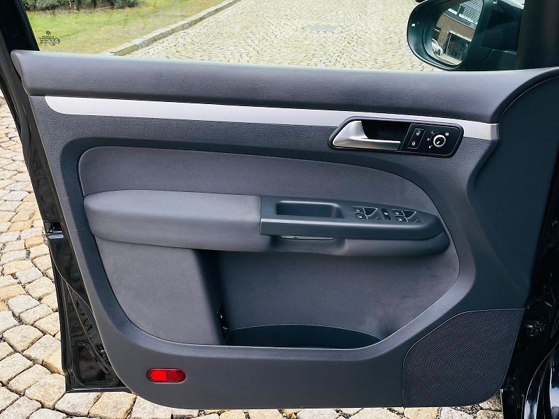 Volkswagen Touran 1.4TSI VÝHŘEV SERVISKA TAŽNÉ - fotka 32 z 46