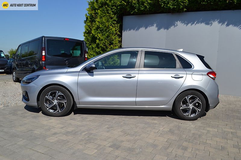 Hyundai i30 1.0T-GDI SMART ALU16 - fotka 2 z 49