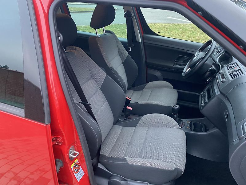 Škoda Roomster (2014) 1.2TSi MODEL NOIRE - fotka 40 z 65
