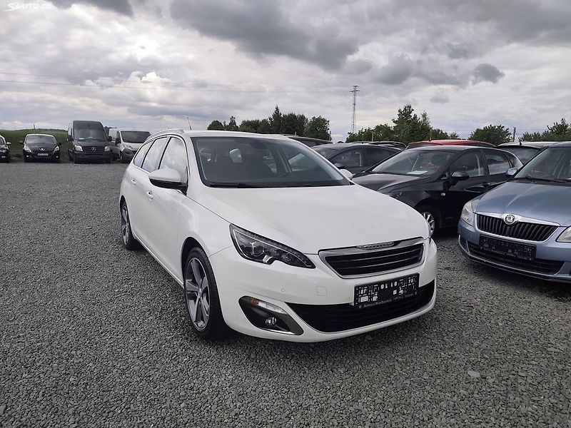 Peugeot 308 (2015) - fotka 9 z 40