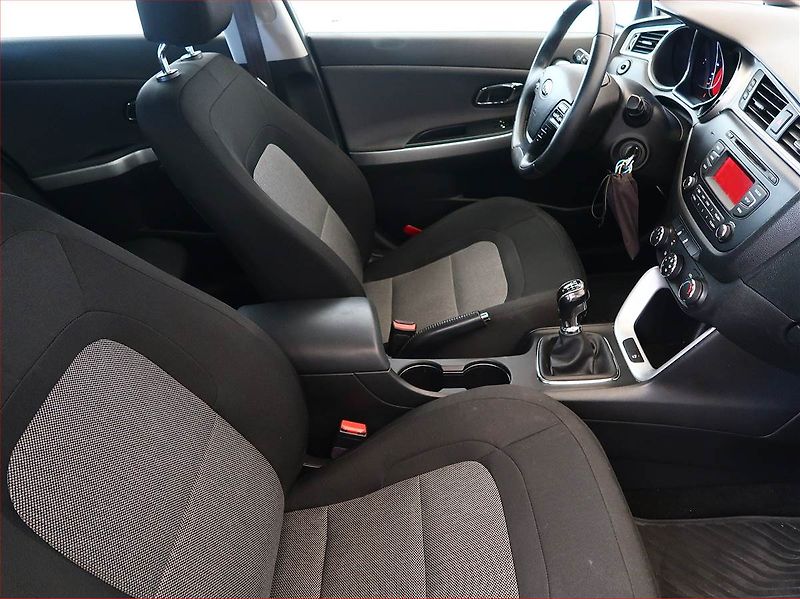 Kia Ceed (2016) Silver 1.6 GDI, Serv.kniha - fotka 9 z 14