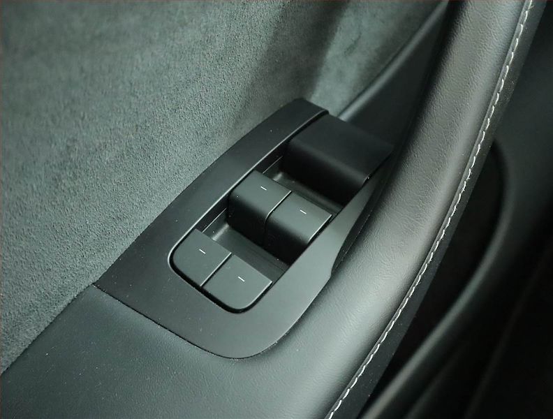 Tesla Model Y (2023) Long Range AWD 79kWh, SoH 90% - fotka 16 z 22