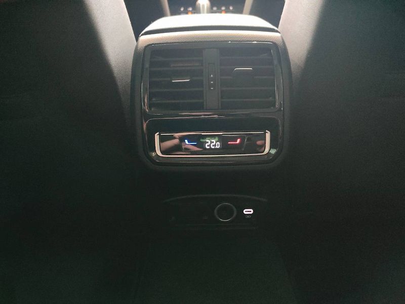Volkswagen Passat Variant (2022) 2.0 TDI (110kW/150k) DSG, Busi - fotka 21 z 27