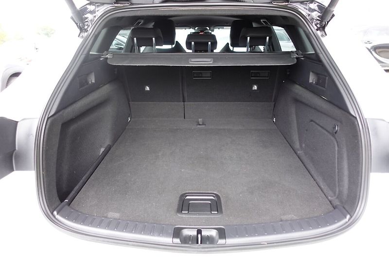 Toyota Corolla 2.0HSD e-CVT 3W GR SPORT Dynam - fotka 14 z 32