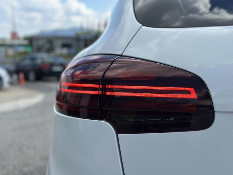 Porsche Cayenne (2015) Porsche Cayenne 2015 - fotka 10 z 19