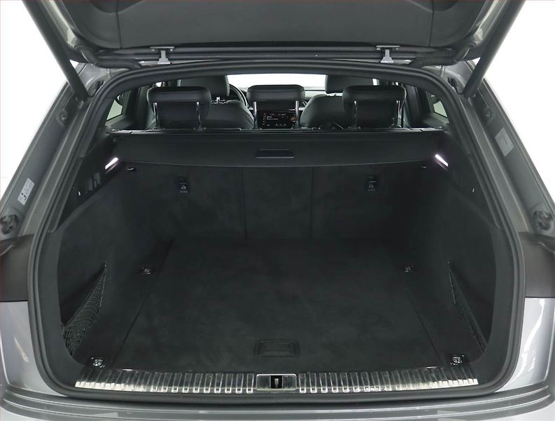 Audi e-tron (2020) S-Line 50 quattro - fotka 14 z 19