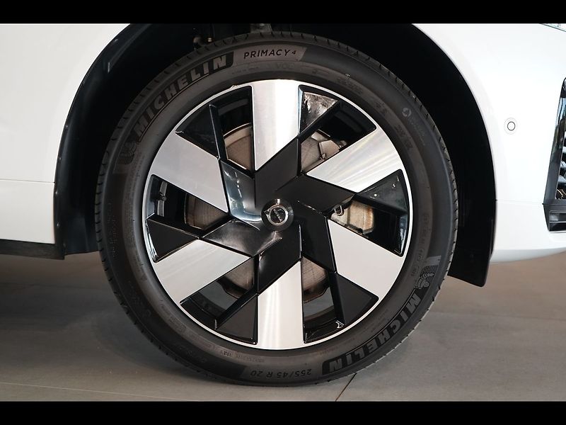 Volvo XC60 T8 PLUS Dark, Ventilace, 360° - fotka 7 z 48