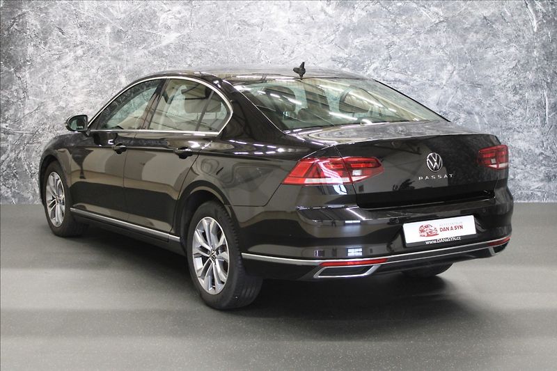 Volkswagen Passat 2,0 TDI DSG ELEGANCE 1.MAJ. CZ - fotka 4 z 37