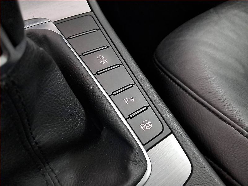 Volkswagen Passat (2014) 2.0 TDI, Navi, Xenony - fotka 16 z 23