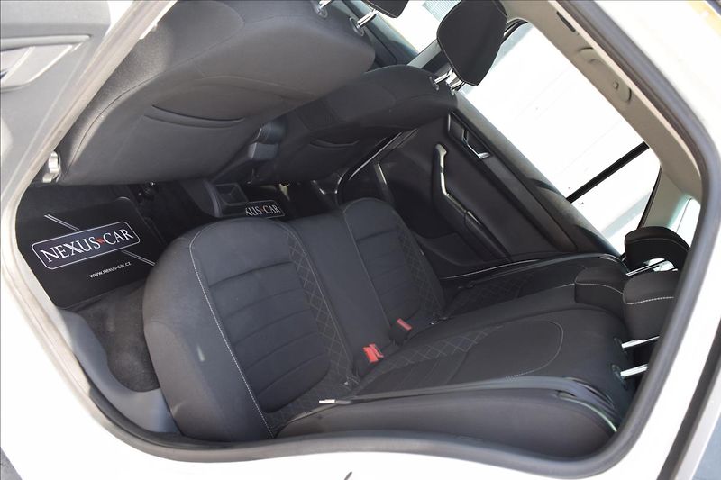 Škoda Fabia 1,2 TSI 66KW TOP VÝBAVA - fotka 18 z 49