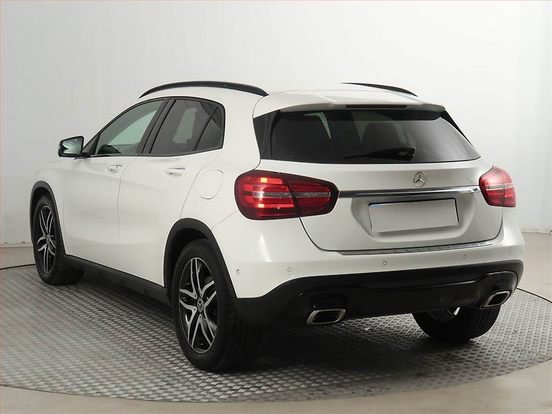 Mercedes-Benz GLA (2018) Urban 220 4MATIC - fotka 4 z 19