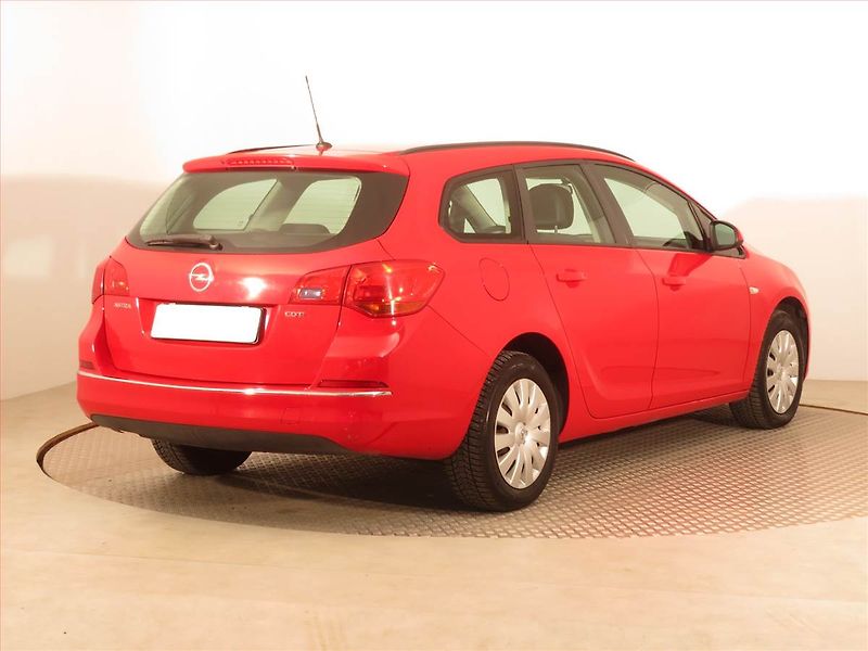 Opel Astra (2012) 1.7 CDTI, po STK, rezervace - fotka 5 z 14