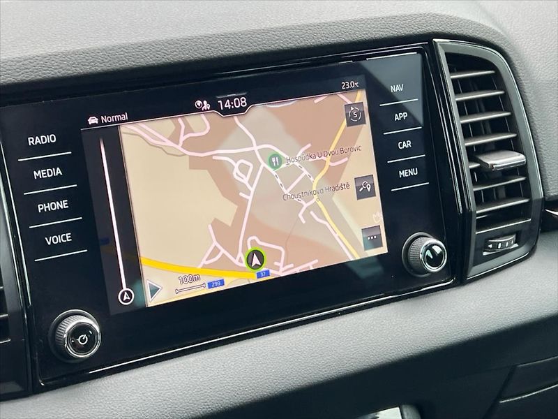 Škoda Karoq 1,5 TSi 110kW 7DSG SPORTLINE - fotka 23 z 30