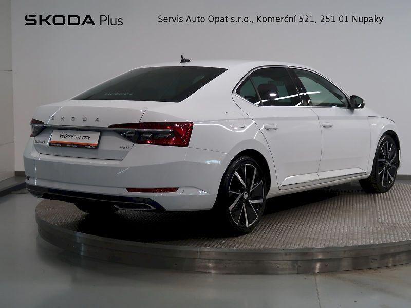 Škoda Superb (2024) LAURIN&KLEMENT 2.0TDI 147KW 4x - fotka 2 z 43