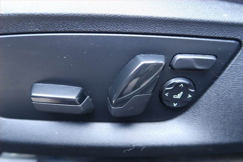 BMW Řada 5 (2017) 520d, Serv.kniha, Kůže, Navi - fotka 20 z 23