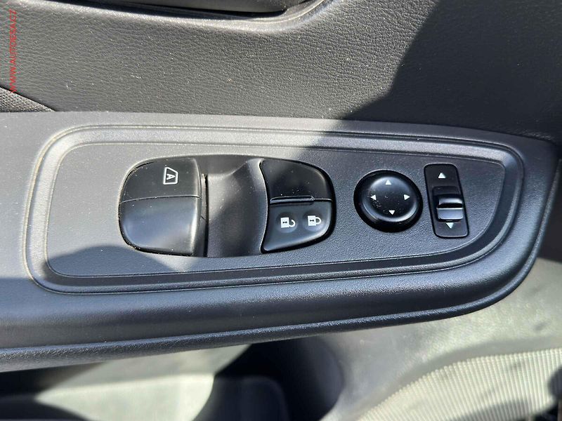 Nissan Micra (2018) 1.0 i, AC, temp, STK7/28 - fotka 11 z 16