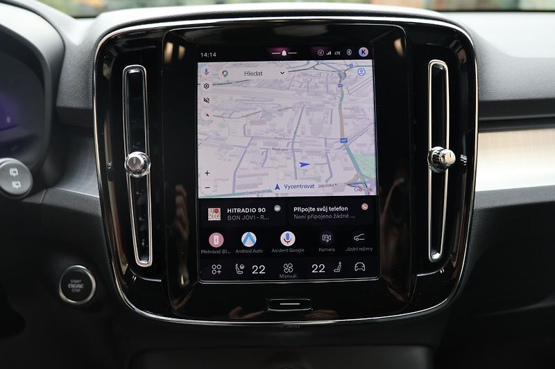 Volvo XC40 (2025) Plus, B3 Mild hybrid,rezervace - fotka 15 z 19