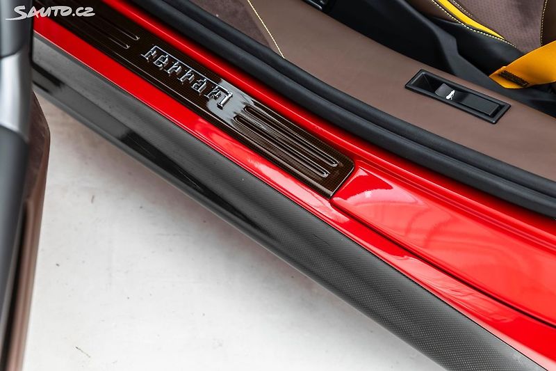 Ferrari SF90 Spider*FULL carbon*metalíza - fotka 31 z 47