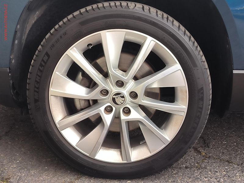 Škoda Karoq (2018) 1.5 TSi, Style, DSG, panor - fotka 25 z 26